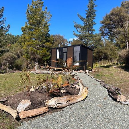 Ruru Tiny House By Tiny Away Villa Rangihaeata Exterior foto
